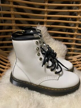 White Dr Marten Air Walkers sz 4